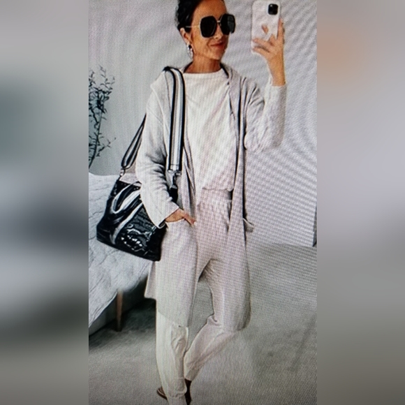 Like new white 2 piece lounge set xxl - Picture 9 of 10